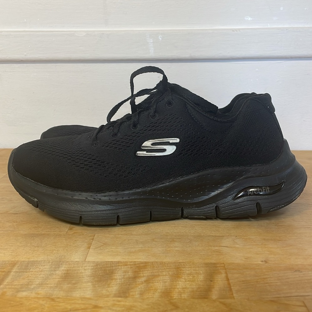 Skechers Arch Fit - Big Appeal walking wide fit black sneakers women’s size 7.5